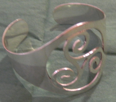 Celtic Triple Spiral Bangle (KVB01)